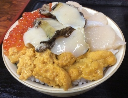 ろくさん食堂4色丼.jpg