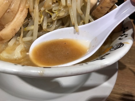 野郎ラーメン錦糸町店メガ盛り豚骨スープ