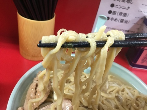 ラーメン二郎大ラーメンヤサイマシマシ麺リフト