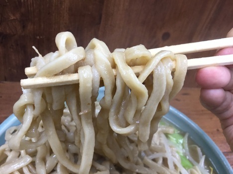 ラーメン二郎池袋店大ラーメン麺リフト