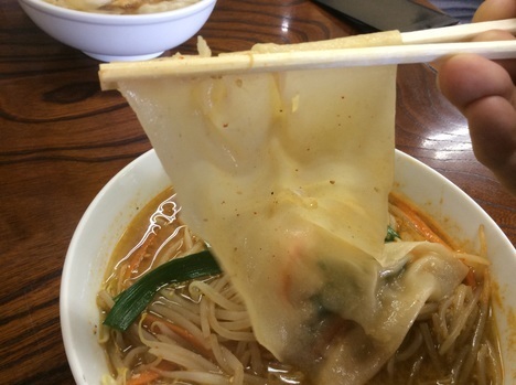足利麺辛口味噌ラーメンひもかわ麺リフト