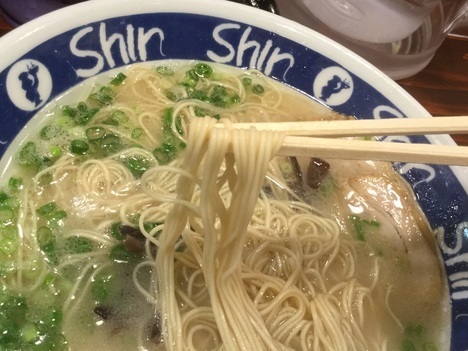 福岡sin-sinラーメン麺リフト