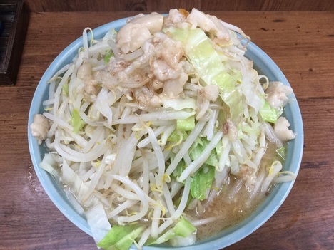 ラーメン二郎池袋店大ラーメン上空アングル