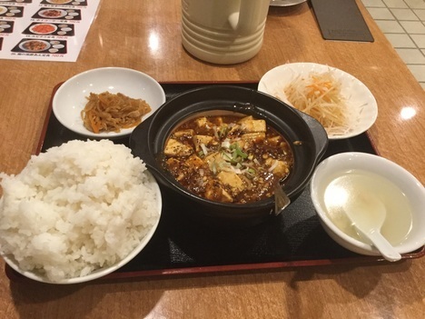 本庄満腹食堂麻婆豆腐定食ごはん大盛りおかわり自由