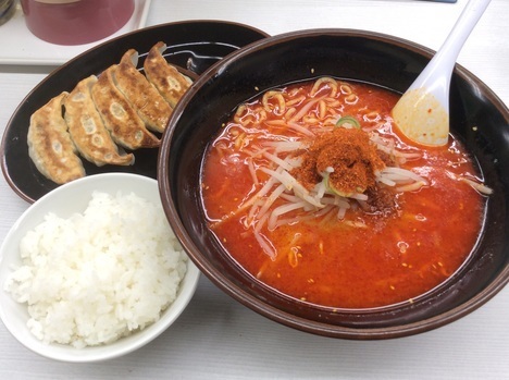 元くるまやうまみそラーメン激辛ラーメン餃子ライス