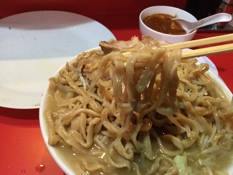 蒙麺ラーメン火の豚フュージョン麺リフト