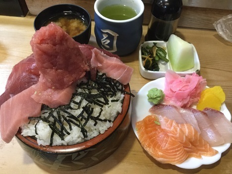 東松山竹寿司大盛り2倍海三色丼別皿